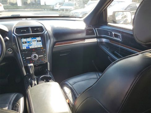 Used 2017 Ford Explorer Platinum image 20