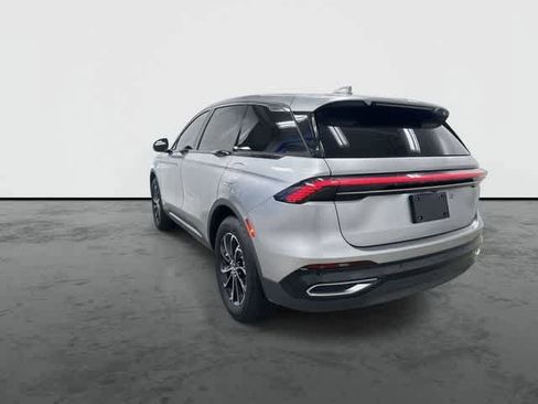 Used 2025 Lincoln Nautilus Premier AWD/4WD image 2