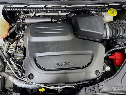 Used 2020 Chrysler Pacifica Limited image 32