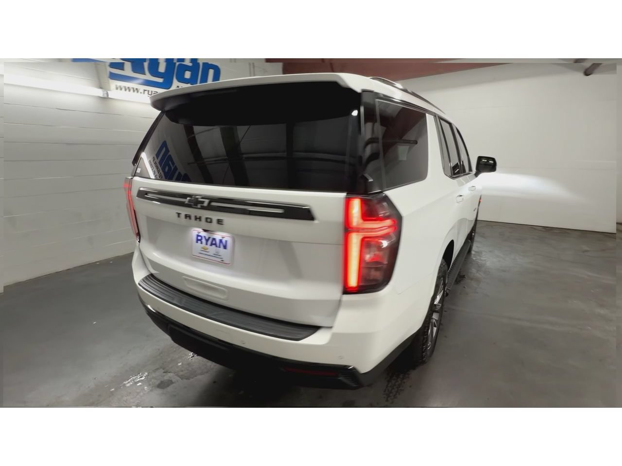 Used 2024 Chevrolet Tahoe Z71 w/ Luxury Package AWD/4WD image 8