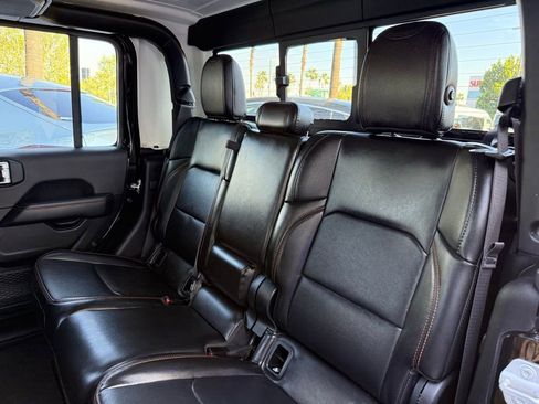 Used 2023 Jeep Gladiator Mojave AWD/4WD image 12