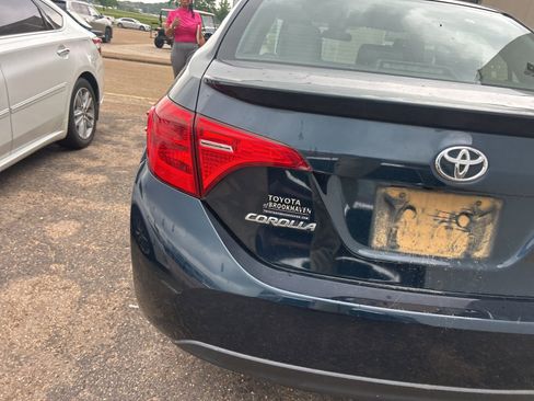 Used 2018 Toyota Corolla SE FWD image 16