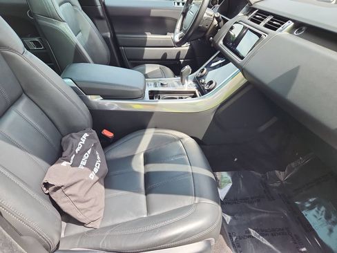 Used 2018 Land Rover Range Rover Sport SE AWD/4WD image 3