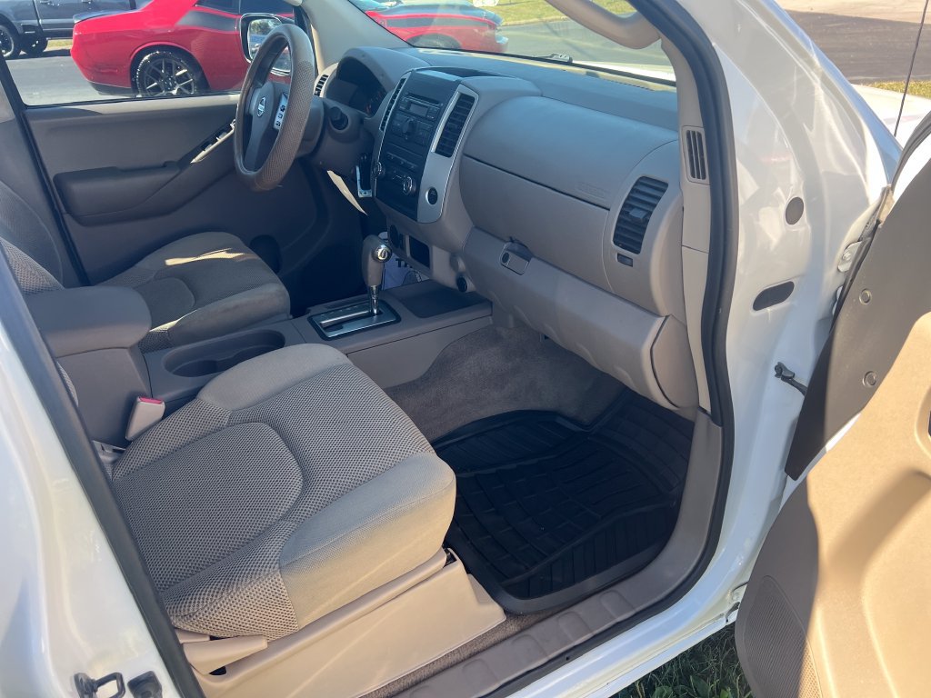 Used 2010 Nissan Frontier SE RWD image 24