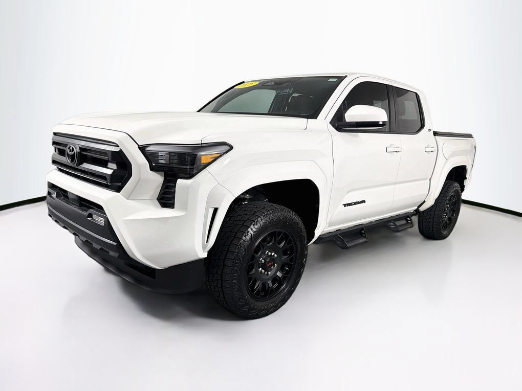 Used 2025 Toyota Tacoma SR5 AWD/4WD image 3
