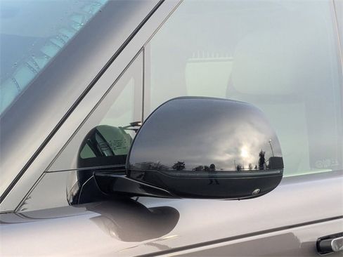 Used 2025 Land Rover Range Rover SE image 11