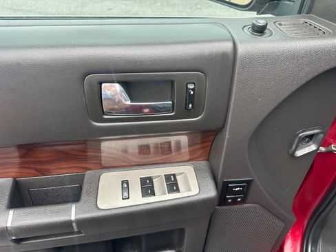 Used 2009 Ford Flex SEL image 18