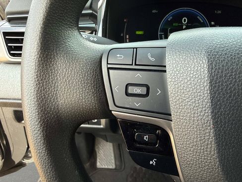 Used 2025 Toyota Camry LE w/ Convenience Package image 28