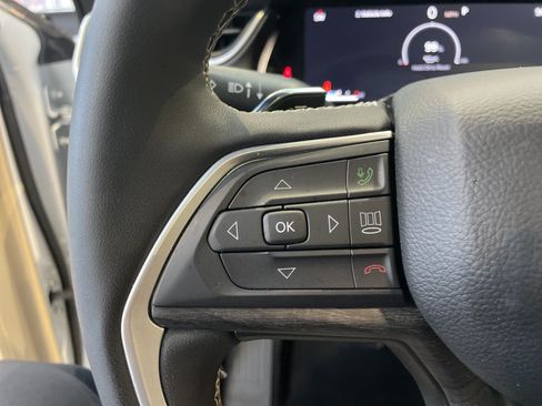 Used 2025 Jeep Grand Cherokee L Limited AWD/4WD image 20