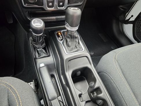 Used 2025 Jeep Wrangler Sport image 18