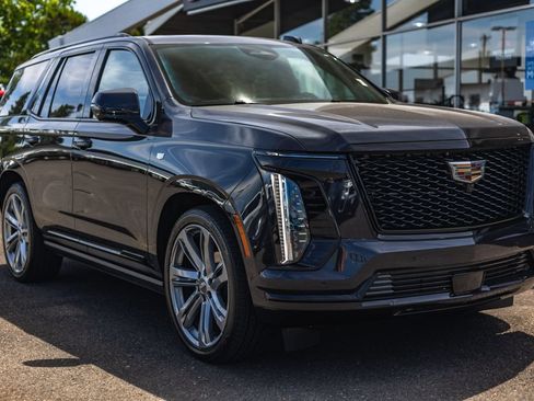 Used 2025 Cadillac Escalade Sport Platinum w/ LPO, Floor Liner Package AWD/4WD image 6