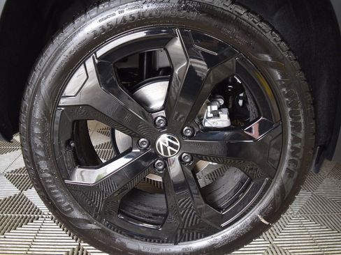 New 2025 Volkswagen Taos SEL image 13