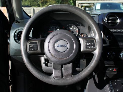 Used 2012 Jeep Patriot Sport image 11