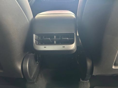 Used 2024 Tesla Model Y Long Range RWD image 27
