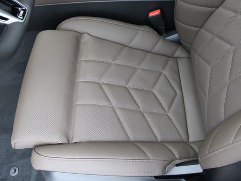 Used 2026 BMW 530i w/ M Sport Package RWD image 25