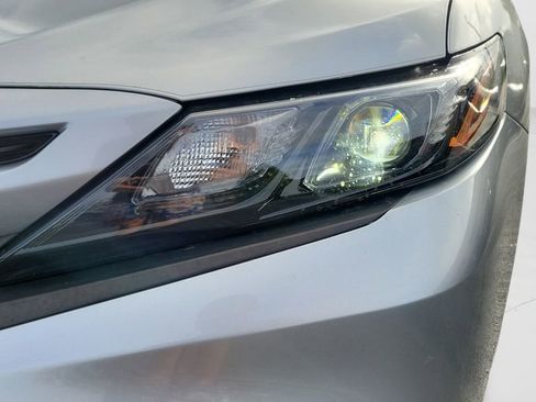 Used 2023 Toyota Camry SE image 9