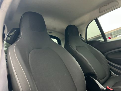 Used 2016 smart fortwo passion image 16