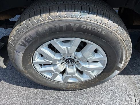 Used 2023 Nissan Frontier SV w/ Tow Package AWD/4WD image 10