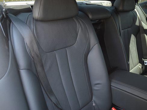 Used 2022 BMW 740i w/ M Sport Package image 33