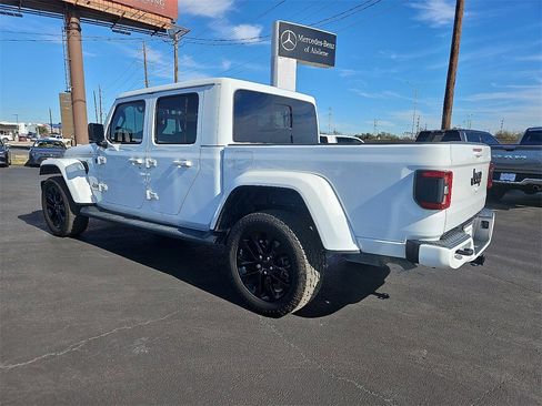 Used 2021 Jeep Gladiator Overland image 4