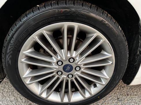 Used 2016 Ford Fusion SE w/ Equipment Group 202A image 9