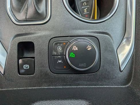 Used 2023 Chevrolet Traverse LT AWD/4WD image 5