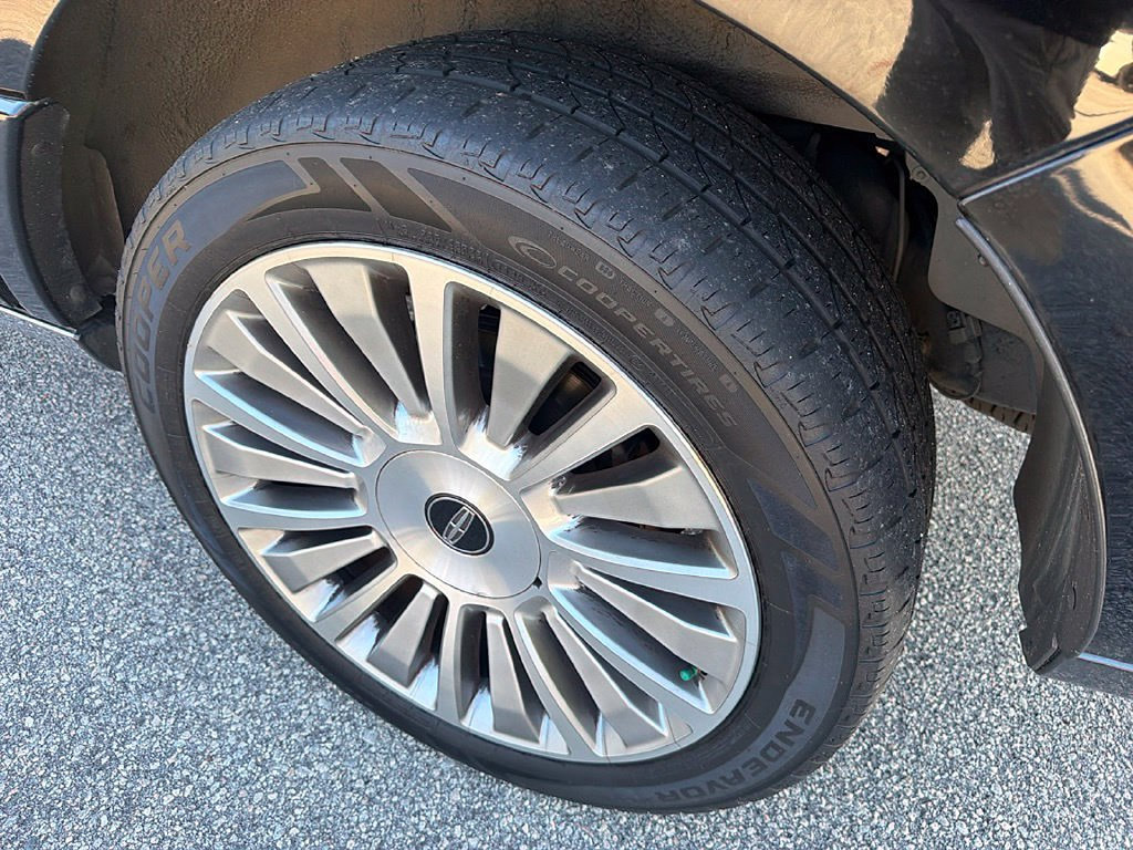 Used 2017 Lincoln Navigator Reserve AWD/4WD image 7
