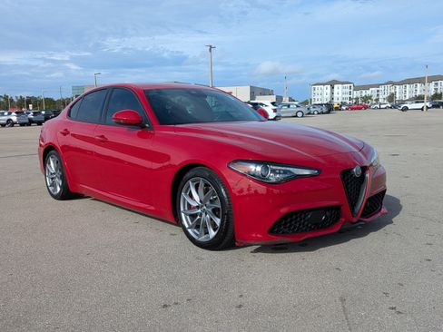 Used 2022 Alfa Romeo Giulia Sprint image 2