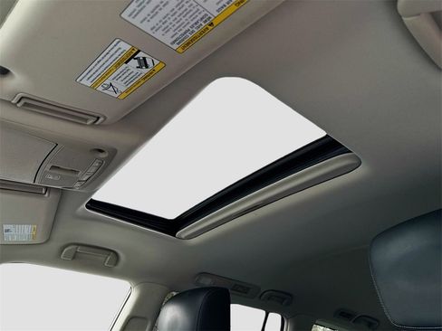 Used 2021 Nissan Armada Platinum w/ Captain's Chairs Package image 23