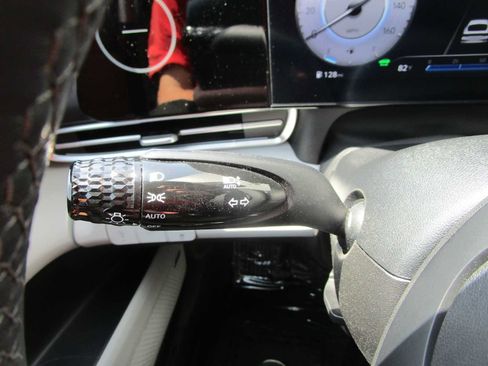 Used 2023 Hyundai Elantra Limited FWD image 30
