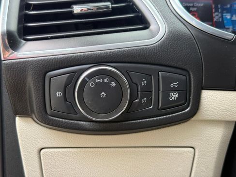 Used 2020 Ford Edge Titanium FWD image 36
