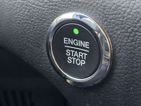 Used 2022 Ford Edge Titanium image 12