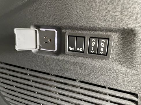 New 2026 GMC Yukon XL Denali w/ Denali Reserve Package image 10