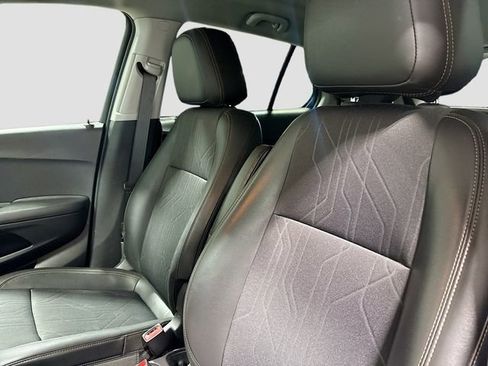 Used 2020 Chevrolet Trax LT w/ LT Convenience Package AWD/4WD image 21