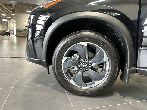 Used 2025 Nissan Rogue SV w/ SV Premium Package AWD/4WD image 12