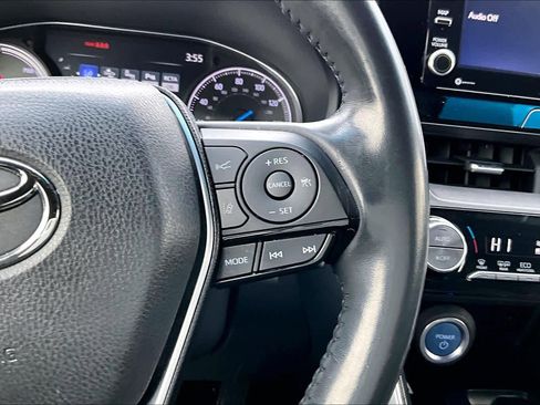 Used 2021 Toyota Venza XLE image 23