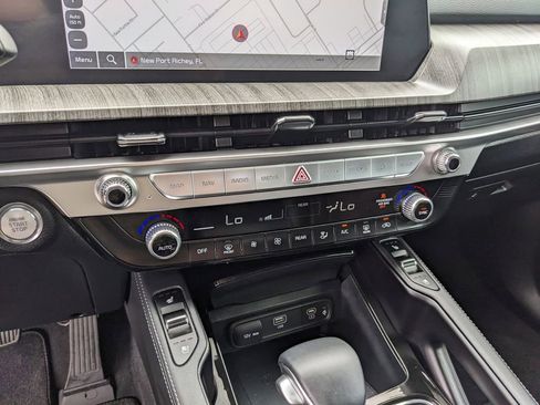 Certified 2025 Kia Telluride EX w/ EX Captain's Chair Package image 26