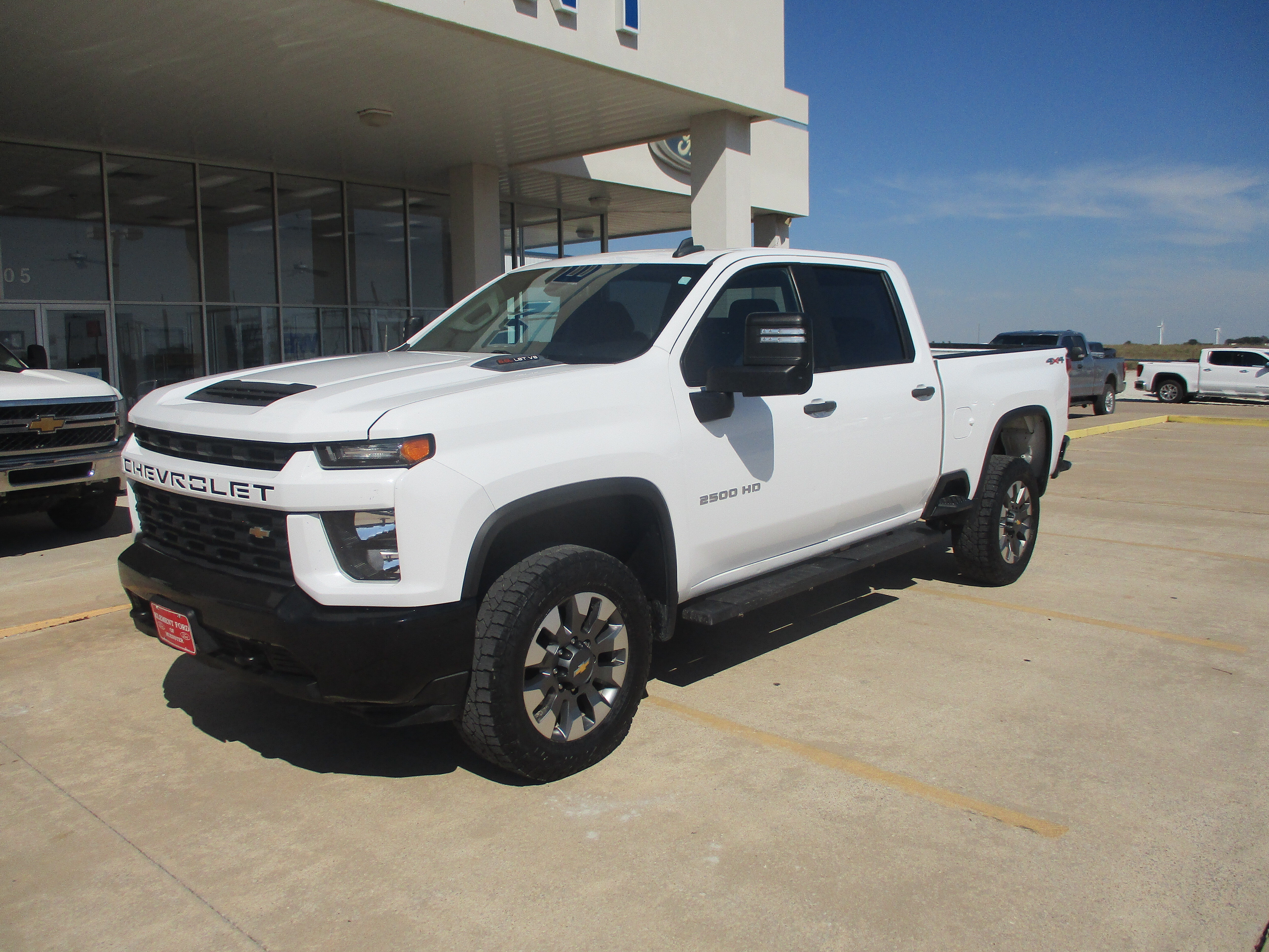 Used 2022 Chevrolet Silverado 2500 Custom w/ Custom Value Package AWD/4WD image 2