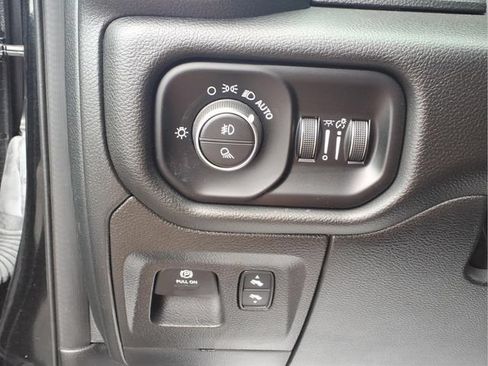 Used 2025 RAM 1500 Laramie AWD/4WD image 15
