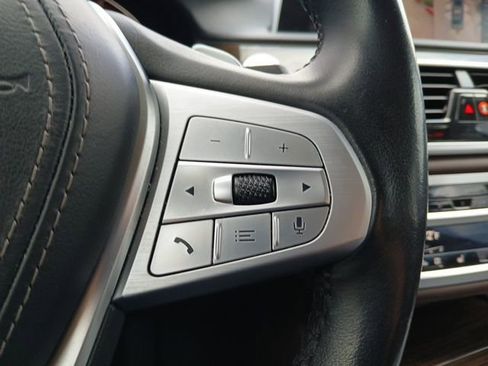 Used 2021 BMW 740i xDrive AWD/4WD image 25