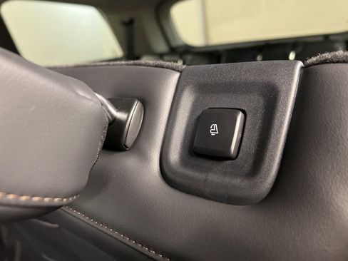 New 2026 Lincoln Aviator AWD image 32