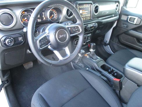 Used 2023 Jeep Gladiator Overland image 11