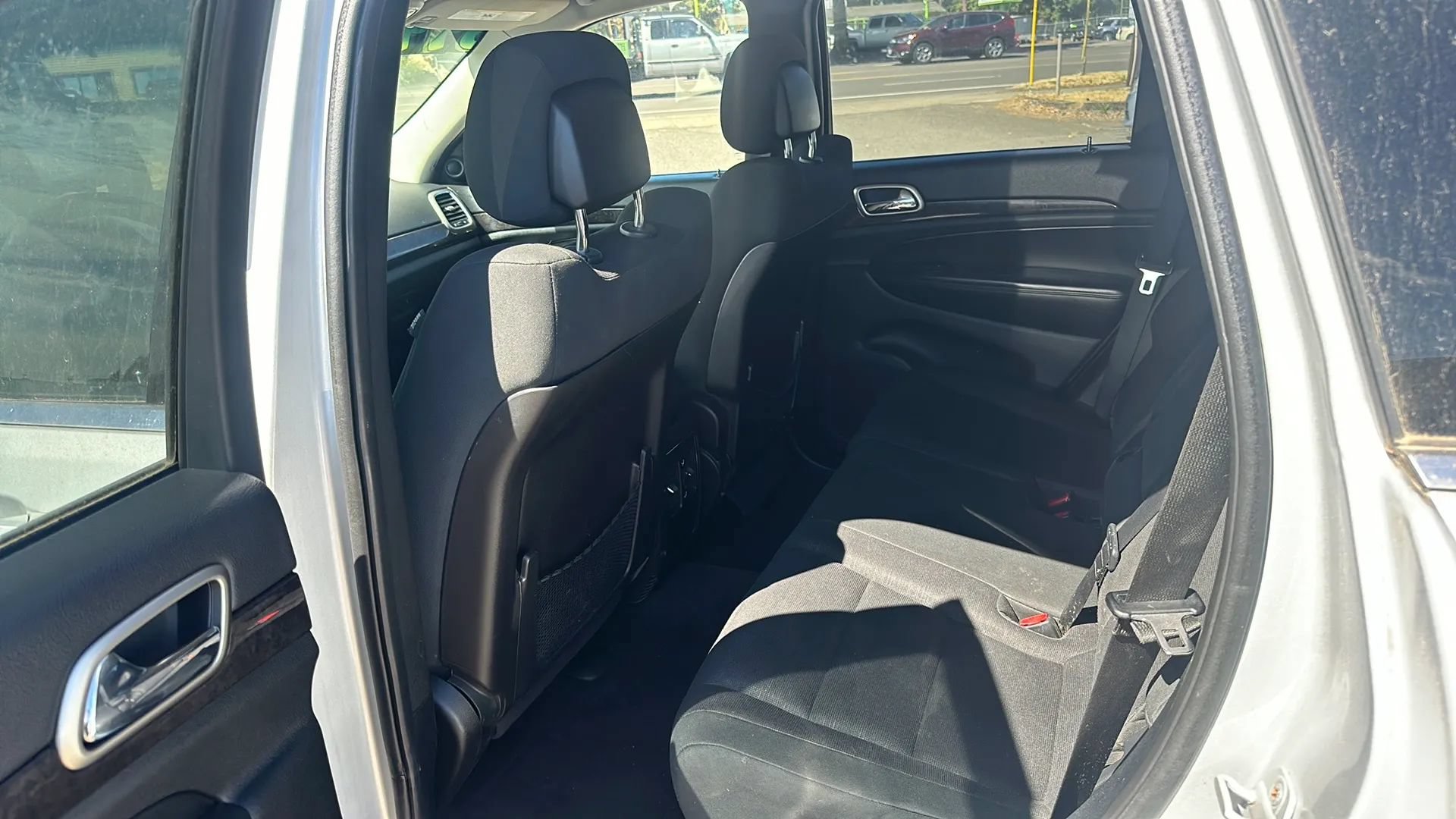 Used 2011 Jeep Grand Cherokee Laredo AWD/4WD image 9