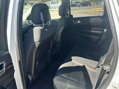 Used 2011 Jeep Grand Cherokee Laredo AWD/4WD image 9