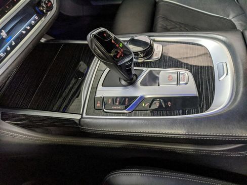 Used 2022 BMW 750i xDrive w/ Executive Package image 19