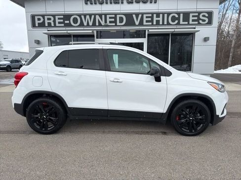 Used 2019 Chevrolet Trax LT w/ Redline Edition image 2
