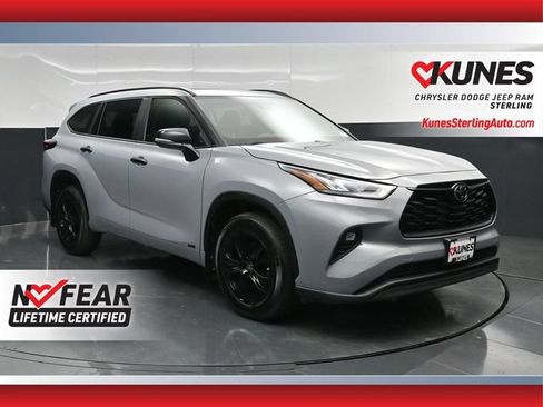 Used 2025 Toyota Highlander XLE AWD/4WD image 1