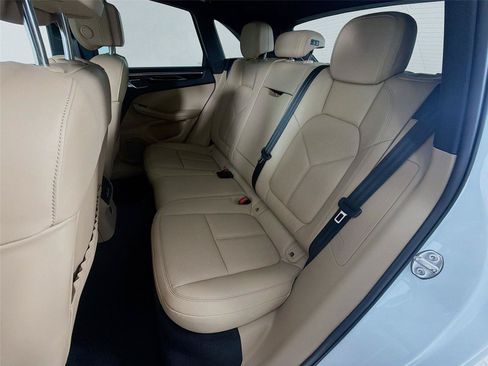 Certified 2026 Porsche Macan AWD/4WD image 21
