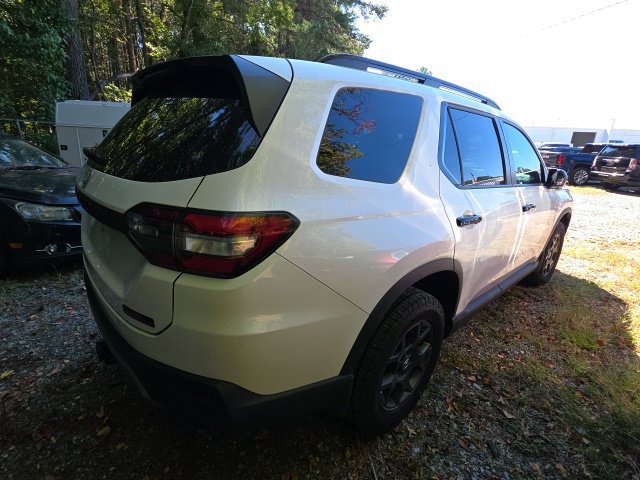 Used 2025 Honda Pilot TrailSport image 6