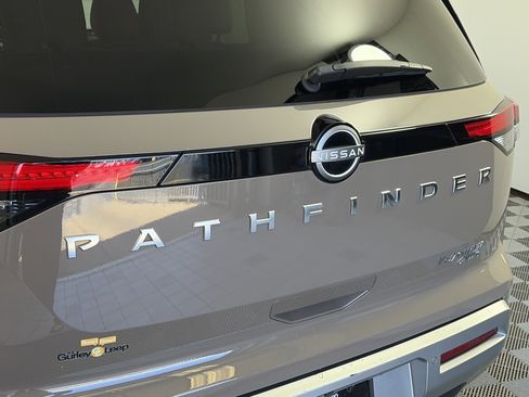Certified 2025 Nissan Pathfinder Platinum w/ Cargo Package AWD/4WD image 17